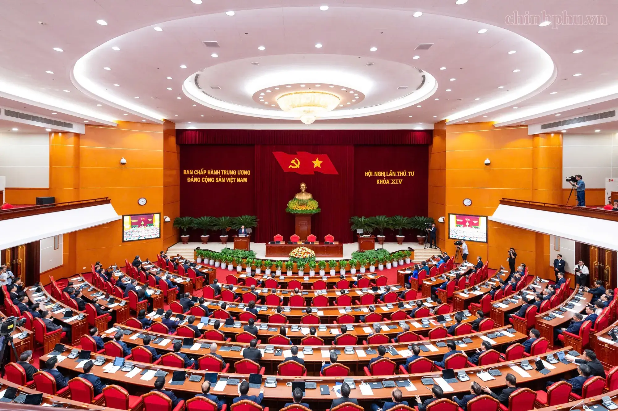 Trung ương thống nhất thông qua nhiều quyết sách quan trọng về xây dựng Đảng và phát triển đất nước