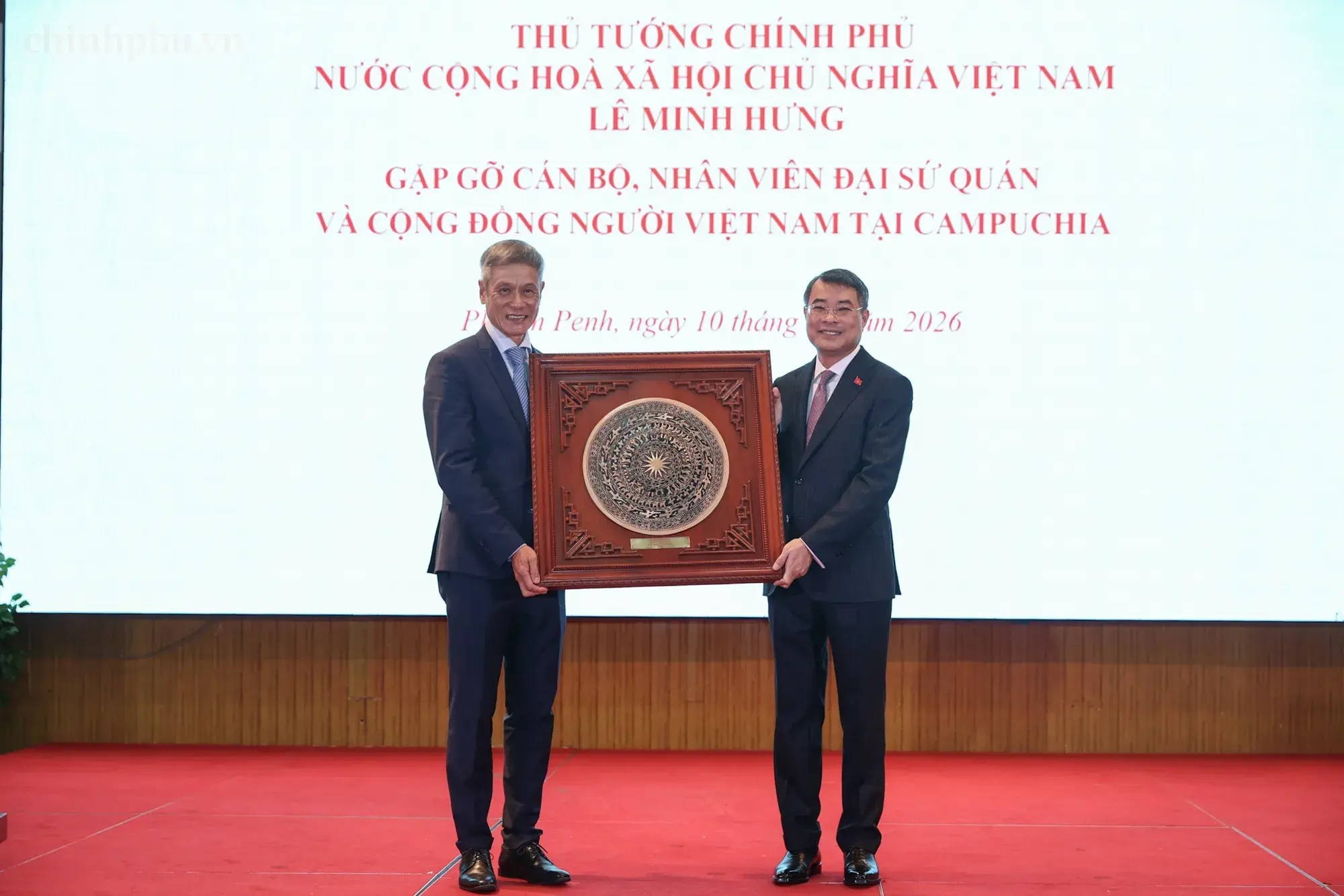 Thủ tướng Lê Minh Hưng gặp cộng đồng và các cơ quan đại diện Việt Nam tại Campuchia- Ảnh 5.
