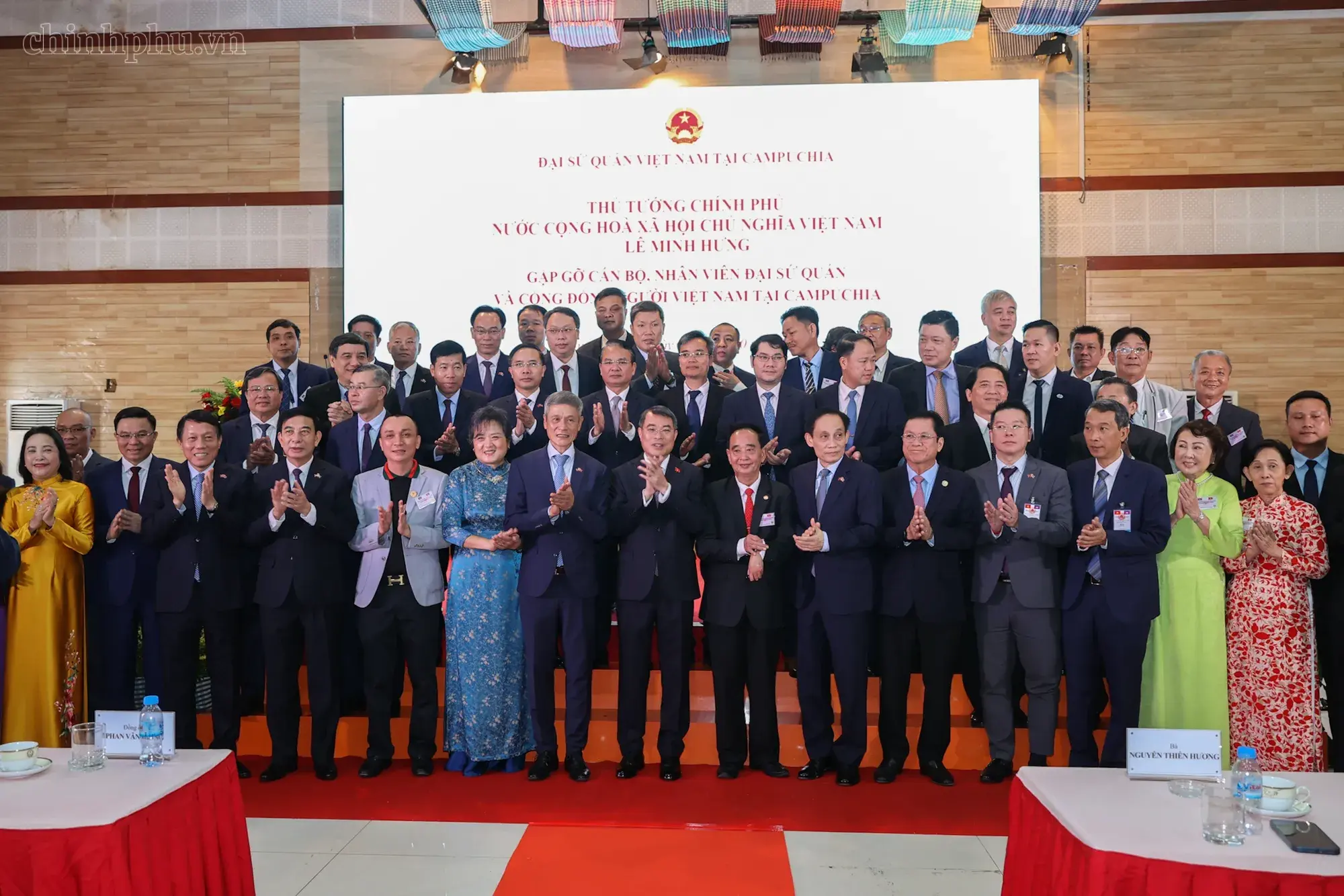 Thủ tướng Lê Minh Hưng gặp cộng đồng và các cơ quan đại diện Việt Nam tại Campuchia Thủ tướng Lê Minh Hưng gặp cộng đồng và các cơ quan đại diện Việt Nam tại Campuchia