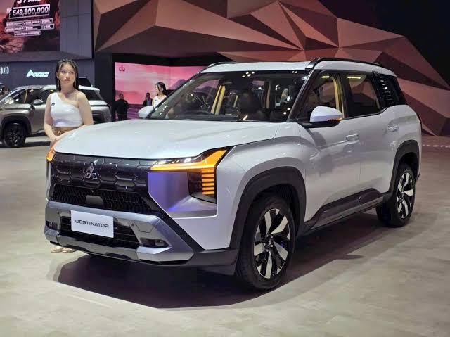 Thị trường ô tô tháng 10: Nhiều mẫu xe giảm giá sâu gần 330 triệu đồng