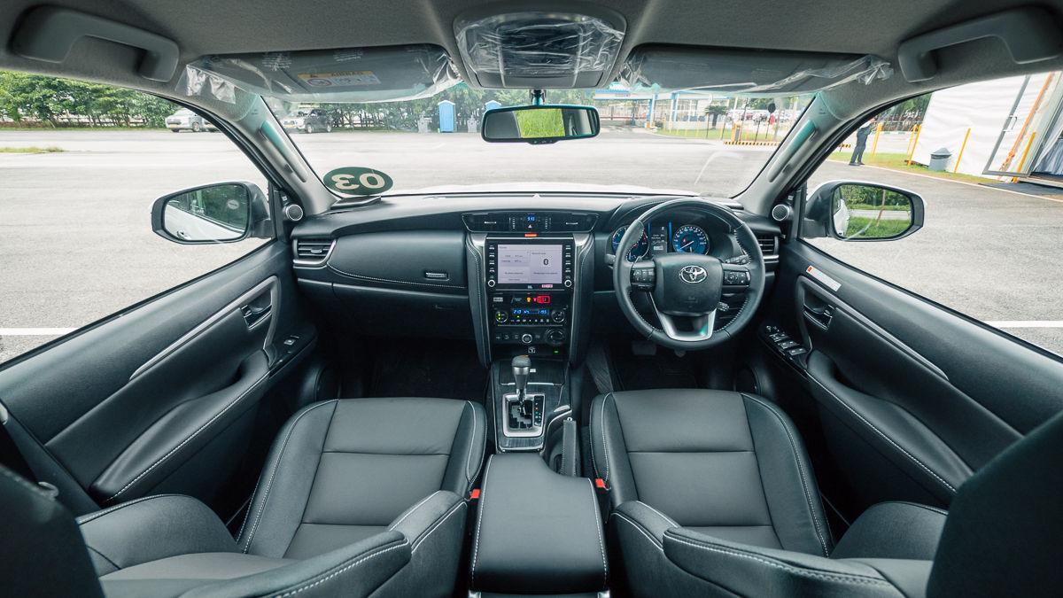 noi-that-toyota-fortuner-leader-edition_1791739101.jpg