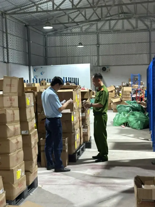 Tịch thu hơn 233.000 sản phẩm mỹ phẩm không rõ nguồn gốc, phạt doanh nghiệp 205 triệu đồng