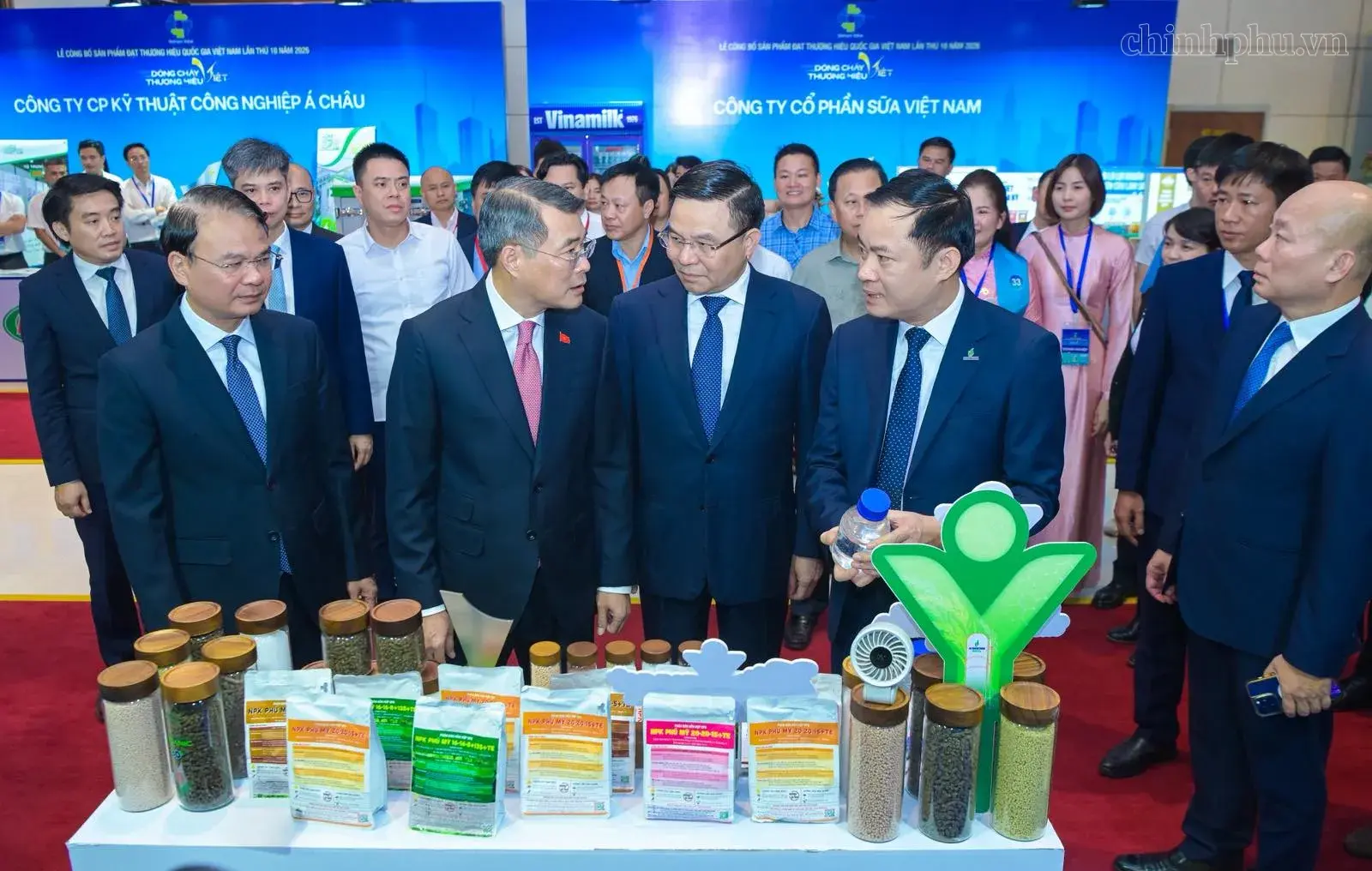 Thủ tướng Lê Minh Hưng: Doanh nghiệp thương hiệu Việt Nam phải trở thành lợi thế cạnh tranh chiến lược- Ảnh 2.