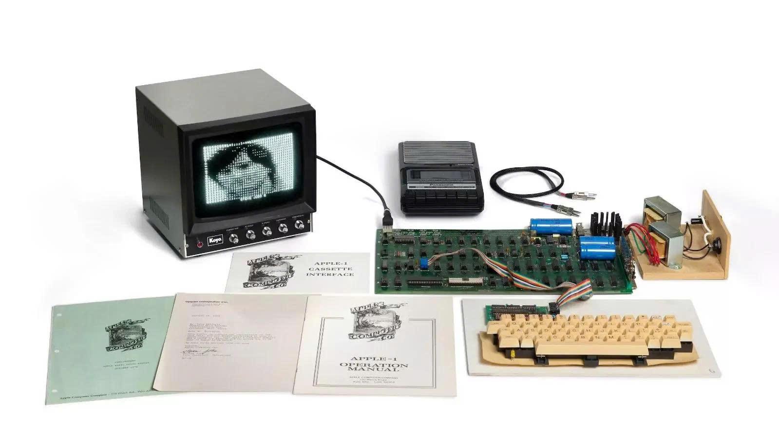 Chiếc máy tính Apple hơn 50 năm tuổi được bán với giá 1,14 triệu USD