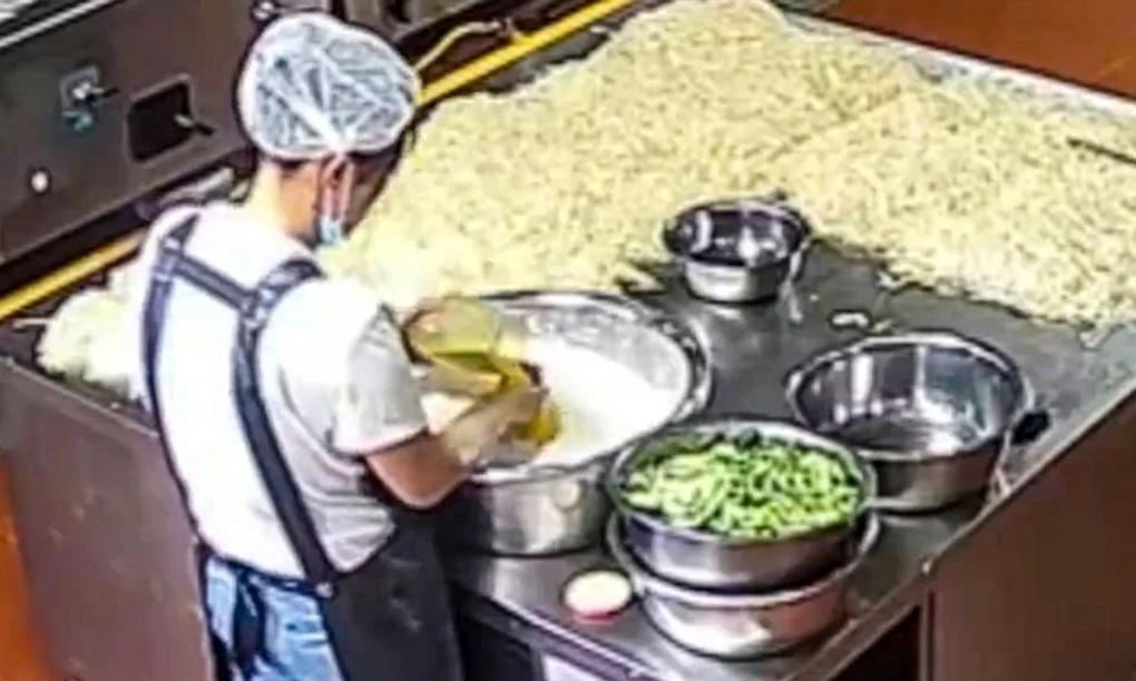 Tuyên án chung thân, phạt gần 2 tỷ đồng đối với chủ trường mầm non pha sơn vào thức ăn khiến hơn 200 trẻ nhiễm độc chì