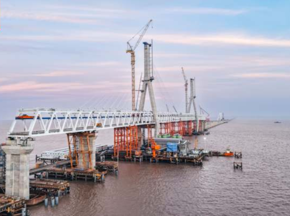 Cầu đường sắt vượt biển dài nhất thế giới hợp long nhịp đầu tiên, siêu dự án hơn 43.000 tỷ đồng đạt bước tiến quan trọng