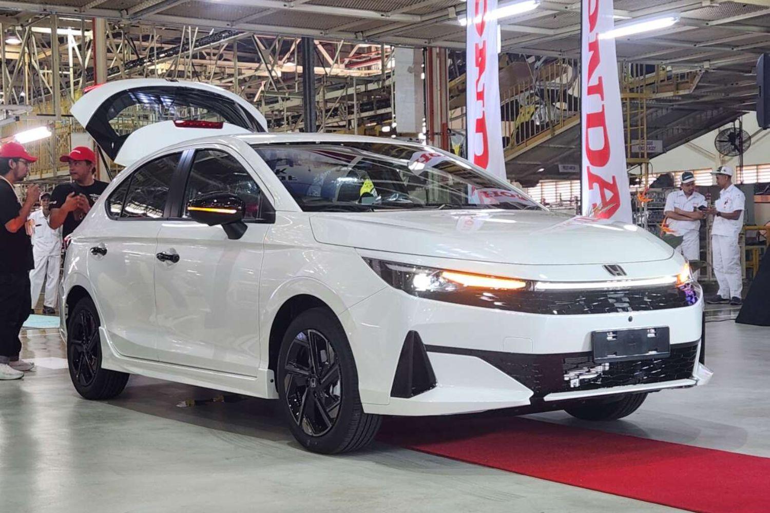 Honda City Hatchback 2026 chốt giá từ 600 triệu đồng tại Malaysia: Chấm dứt bán bản giá rẻ, ngập công nghệ khiến khách Việt ‘chạnh lòng’ Honda City Hatchback 2026 chốt giá từ 600 triệu đồng tại Malaysia: Chấm dứt bán bản giá rẻ, ngập công nghệ khiến khách Việt ‘chạnh lòng’