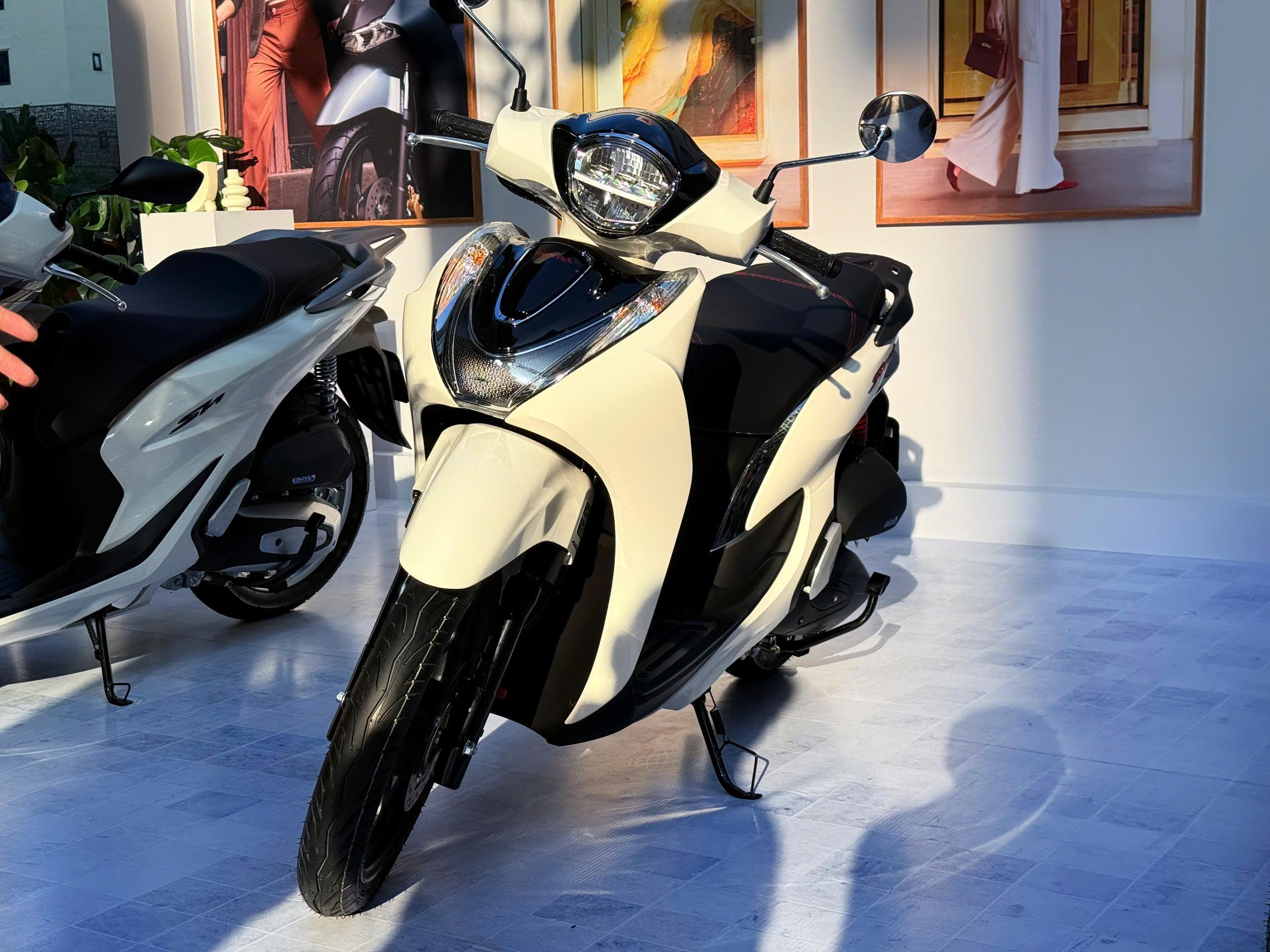Honda SH Mode 2027 chính thức lên kệ: Giá gần 60 triệu đồng, có gì để 'chiều' khách hàng?
