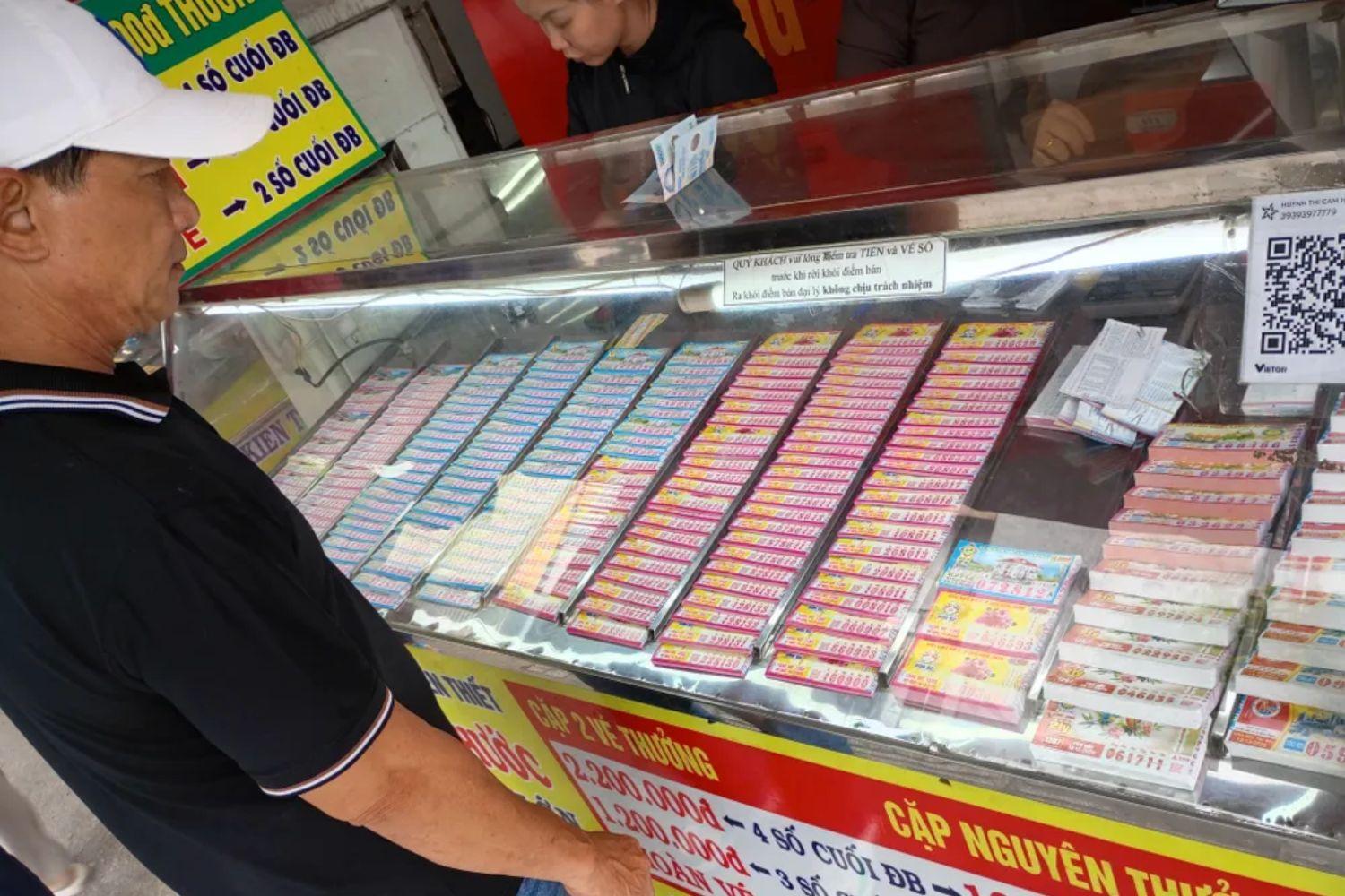 Người mua vé số có thể đối mặt án phạt 15 triệu đồng từ ngày 30/11 nếu vướng phải quy định này