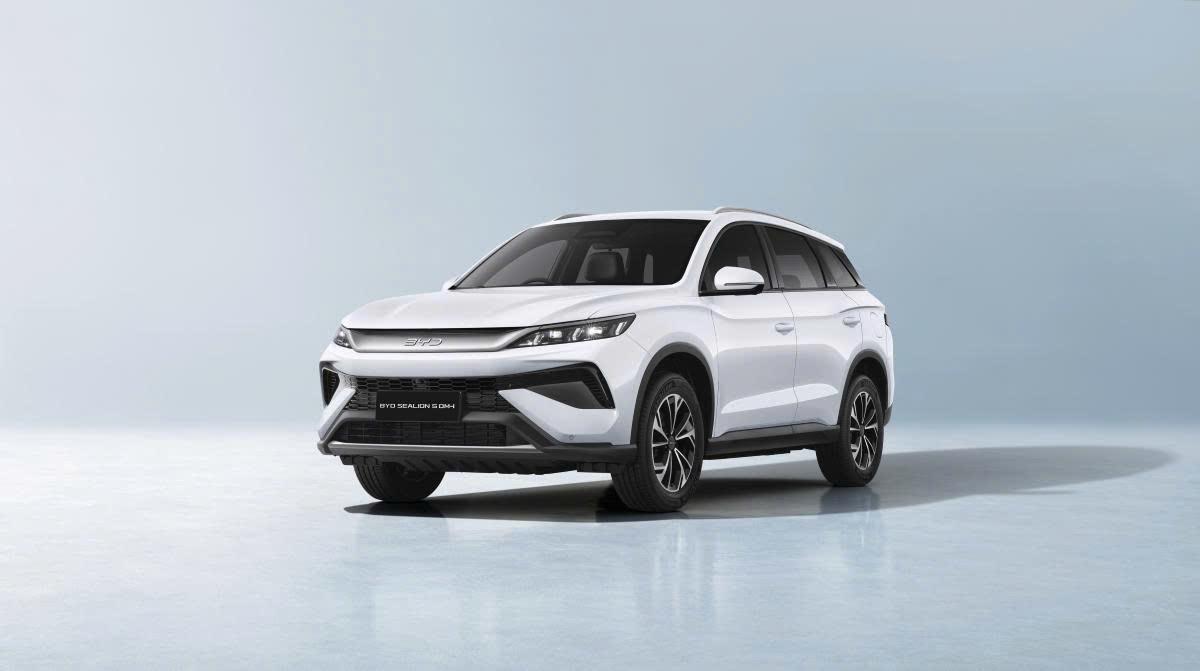 Thách thức Mazda CX-5 với giá từ 739 triệu, BYD Sealion 5 giấu 'quân bài' gì trong tay? Thách thức Mazda CX-5 với giá từ 739 triệu, BYD Sealion 5 giấu 'quân bài' gì trong tay?