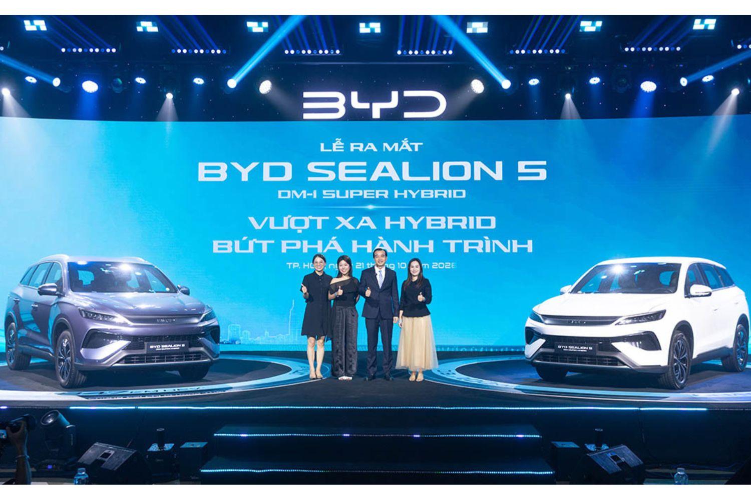 Bỏ ra 659 triệu đồng mua xe gầm cao chạy hơn 1.200 km: Nước cờ giá rẻ của BYD Sealion 5 có làm các đối thủ Nhật Bản đứng ngồi không yên? Bỏ ra 659 triệu đồng mua xe gầm cao chạy hơn 1.200 km: Nước cờ giá rẻ của BYD Sealion 5 có làm các đối thủ Nhật Bản đứng ngồi không yên?