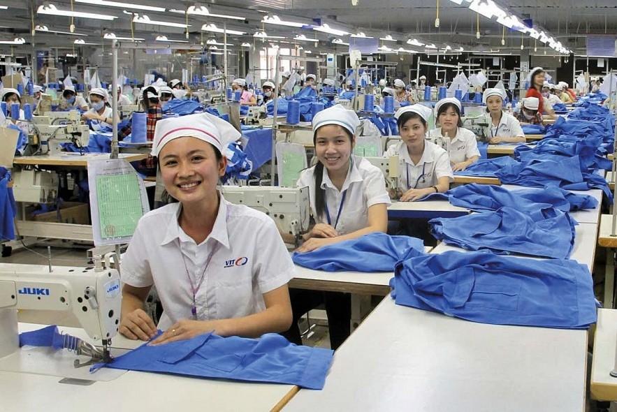 Xuất khẩu dệt may 2026-2027: Lực đẩy ngắn hạn và bài toán tự chủ chuỗi cung ứng
