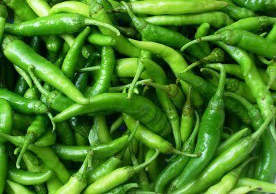 Mưa lớn làm khan hiếm nguồn cung giá ớt xiêm xanh chạm mốc 240.000 đồng/kg