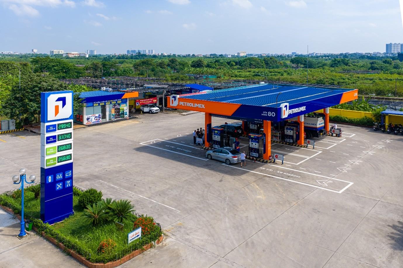 14 doanh nghiệp đầu mối giảm giá xăng dầu từ 300–500 đồng/lít so với giá điều hành