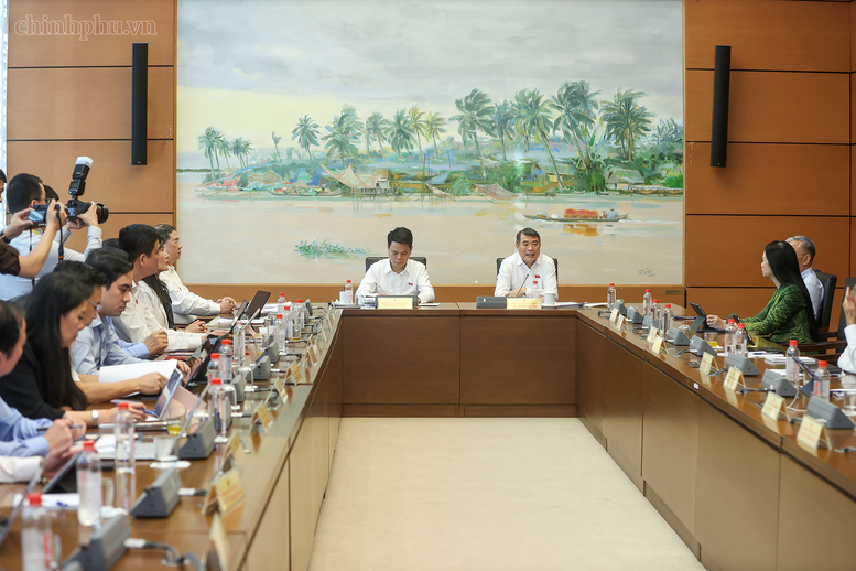 Thủ tướng Lê Minh Hưng: Nhà trước hết là để người dân có chỗ ở Thủ tướng Lê Minh Hưng: Nhà trước hết là để người dân có chỗ ở
