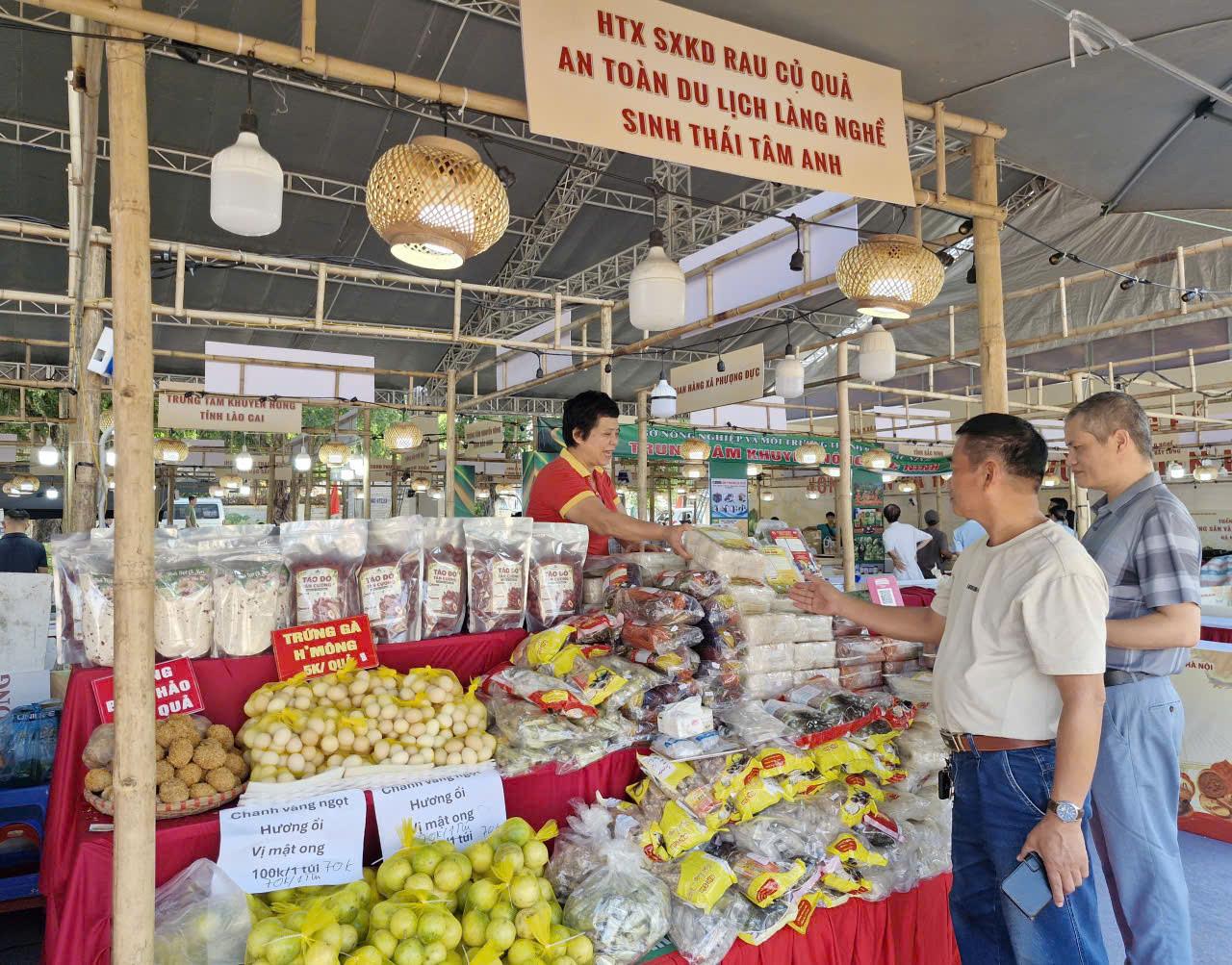 Vạn Điểm kể chuyện làng nghề qua từng sản phẩm gỗ