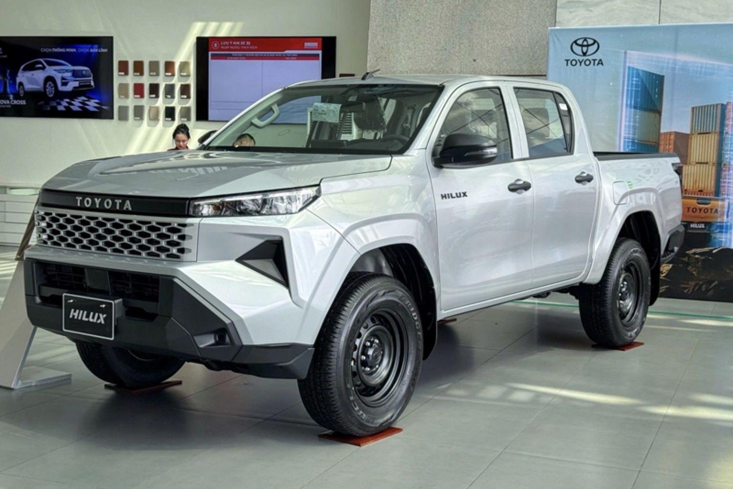Video quảng cáo Toyota Hilux ‘nhắm thẳng’ xe bay của Tesla vừa ra mắt Video quảng cáo Toyota Hilux ‘nhắm thẳng’ xe bay của Tesla vừa ra mắt