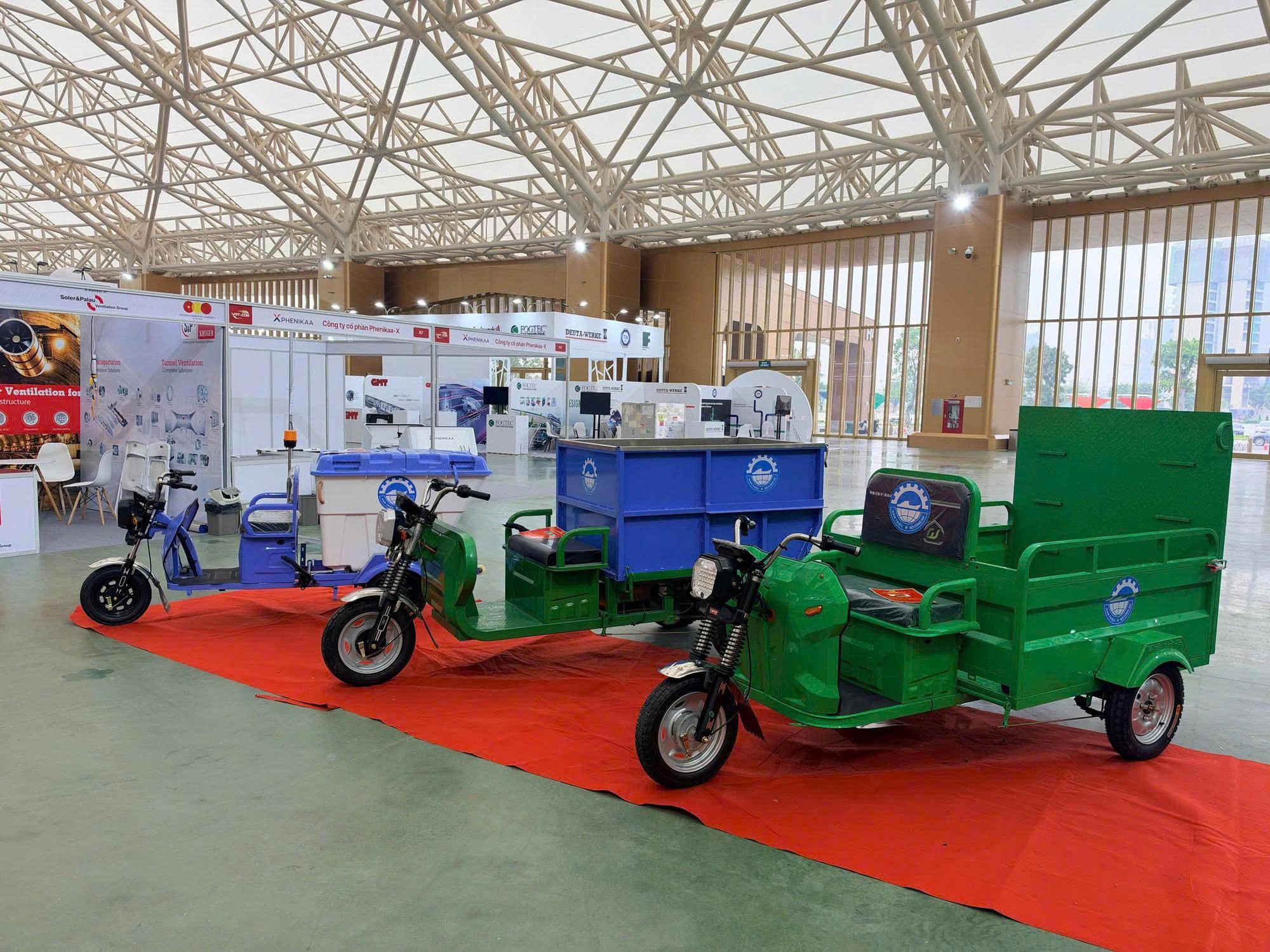 Lần đầu lộ diện xe ba bánh điện với nhiệm vụ đặc biệt do doanh nghiệp Bộ Công an chế tạo Lần đầu lộ diện xe ba bánh điện với nhiệm vụ đặc biệt do doanh nghiệp Bộ Công an chế tạo