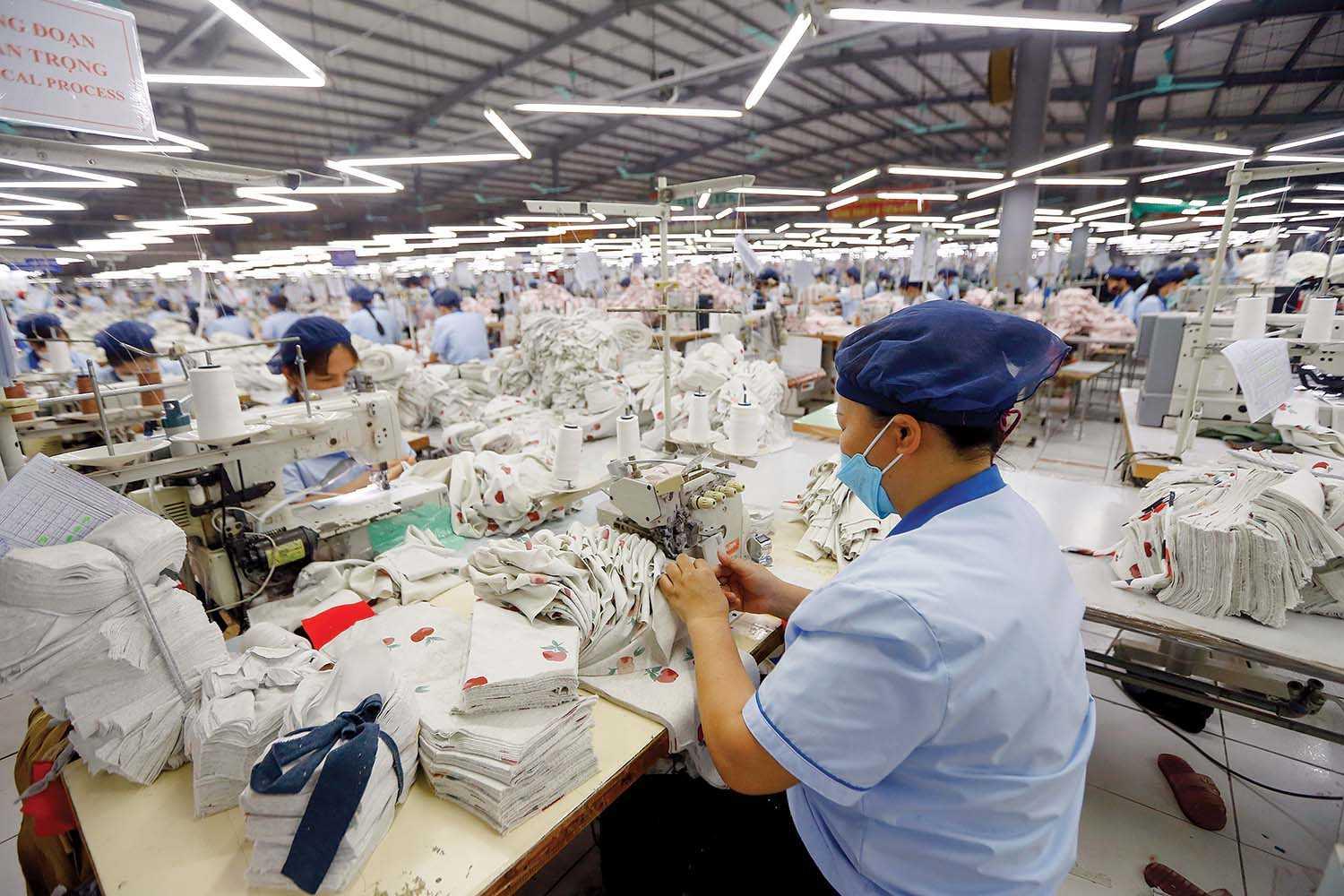 Đằng sau ‘mỏ vàng’ 30 tỷ USD của ngành dệt may: Nước đi bất ngờ từ những thị trường ít ai ngờ tới Đằng sau ‘mỏ vàng’ 30 tỷ USD của ngành dệt may: Nước đi bất ngờ từ những thị trường ít ai ngờ tới