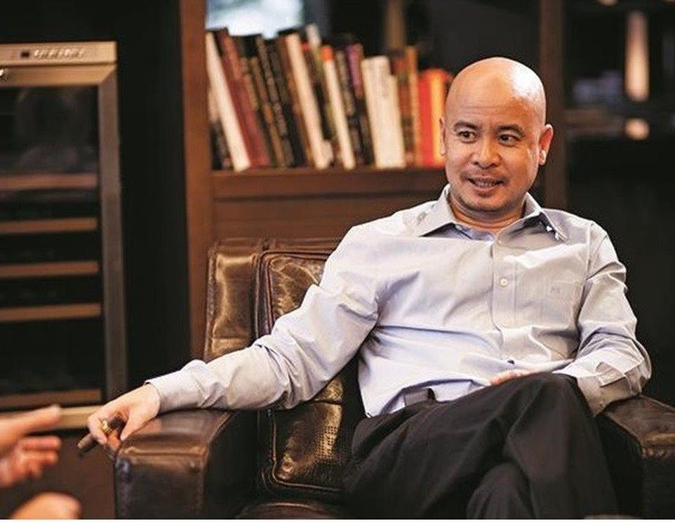 Từ 100.000 đồng dựng nên cơ ngơi, ‘vua cà phê’ Đặng Lê Nguyên Vũ dùng món đồ giá chỉ 75.000 đồng, người lao động nghèo cũng thấy quen thuộc