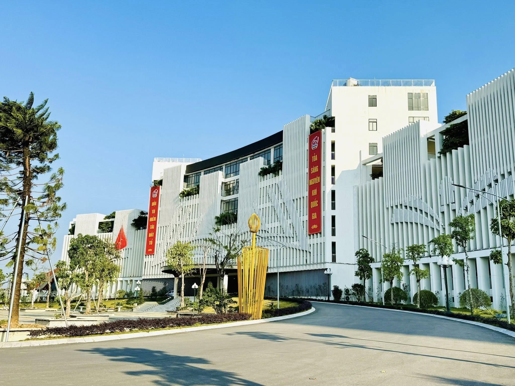 truongchuyenhungvuong4_1793243778.jpg