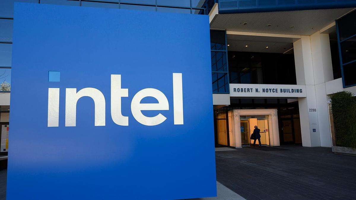 Cổ phiếu Intel bốc hơi 30%, chính phủ Mỹ mất 12 tỷ USD trong một ngày Cổ phiếu Intel bốc hơi 30%, chính phủ Mỹ mất 12 tỷ USD trong một ngày