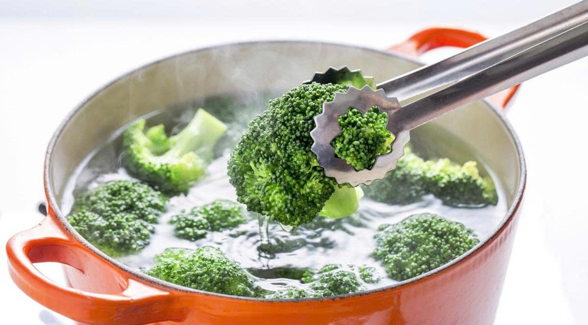 Chần rau có thật sự tốt cho sức khỏe như nhiều người vẫn nghĩ?