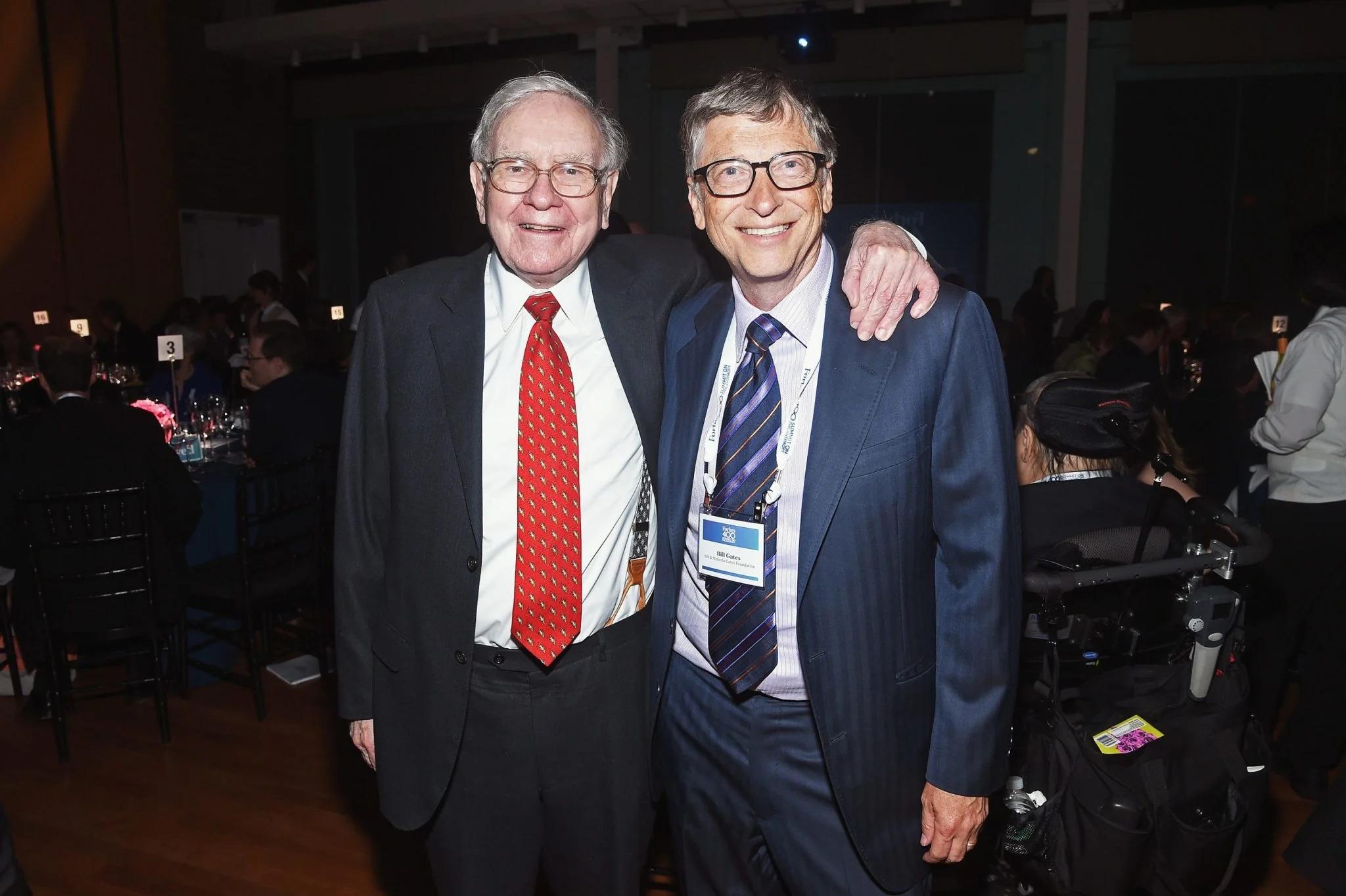 Warren Buffett 'cắt đứt' liên lạc với Bill Gates sau bê bối Epstein
