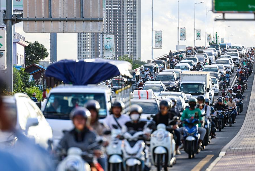 Giá xăng ở Campuchia cao gấp rưỡi Việt Nam, 21 ngày nữa sẽ cạn kiệt