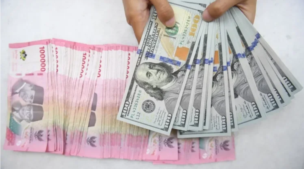 Nền kinh tế lớn nhất Đông Nam Á lung lay: Đồng nội tệ mất giá quá mức, tất cả áp lực dồn lên tỷ giá
