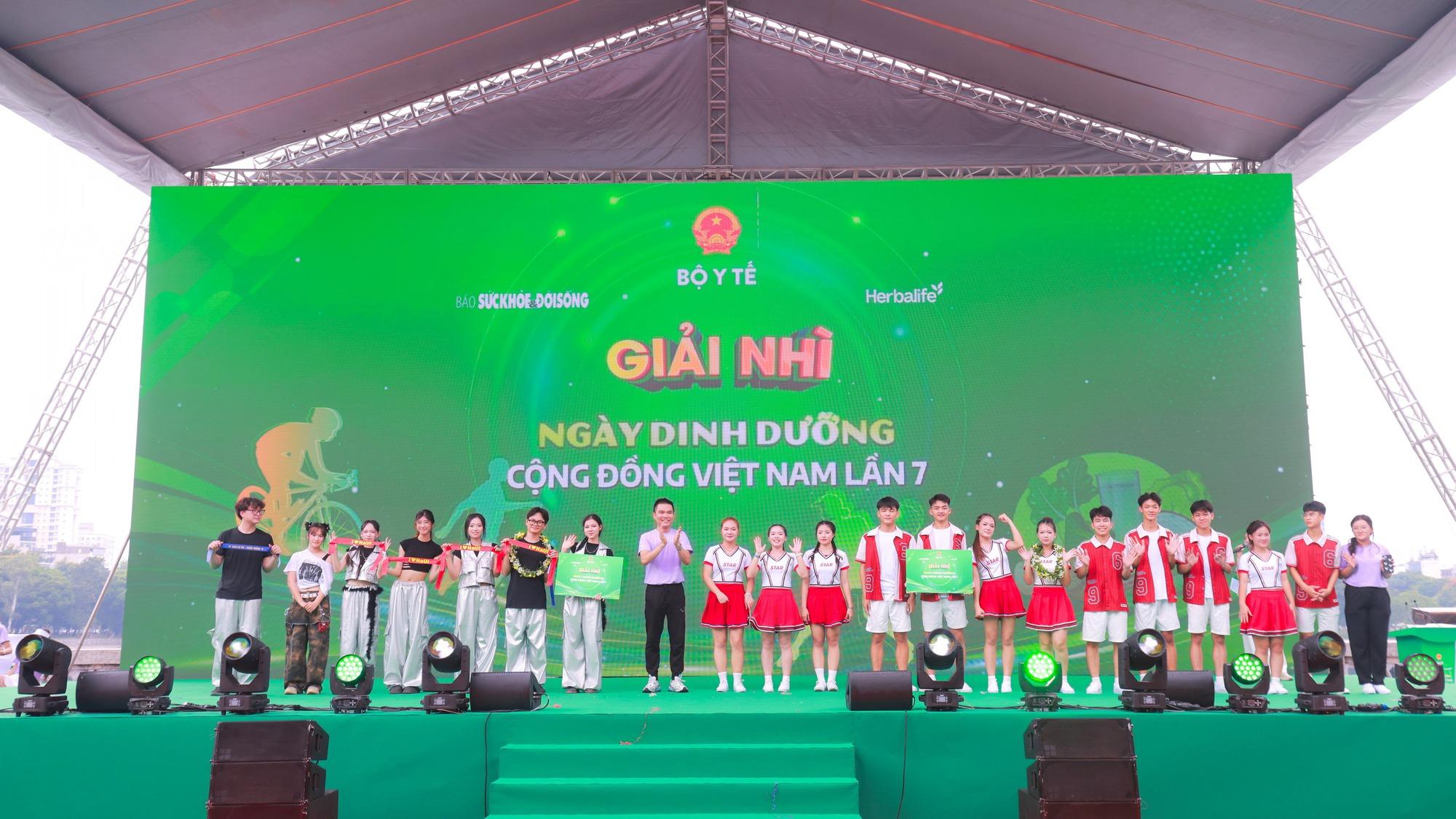 at-giam-doc-truyen-thong-cap-cao-herbalife-viet-nam-thai-lan-va-campuchia-trao-giai-nhi-cho-cac-doi-choi-17826992663201132705927-1782721809378-17827218097601587550628_1782897962.jpg