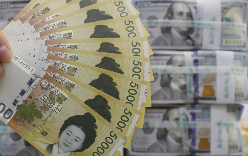 Hơn 24.000 tỷ đồng bị rút ra ồ ạt, đồng nội tệ chạm đáy 17 năm: Chuyện gì xảy ra với nền kinh tế lớn thứ 4 châu Á? Hơn 24.000 tỷ đồng bị rút ra ồ ạt, đồng nội tệ chạm đáy 17 năm: Chuyện gì xảy ra với nền kinh tế lớn thứ 4 châu Á?