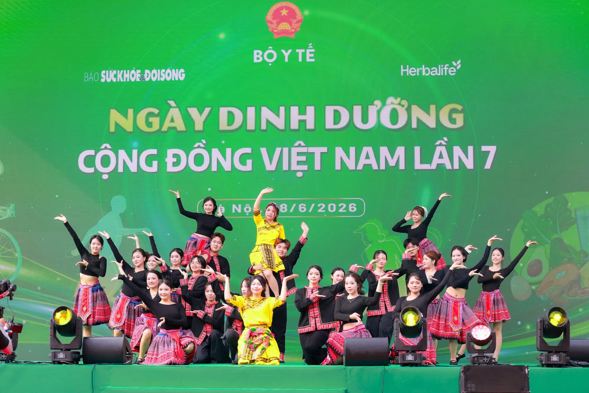 choi-tre-cong-hien-nhung-man-bieu-dien-bung-no-tren-san-khau-ngay-dinh-duong-cong-dong-viet-nam-lan-thu-7-17826982665121406740483-1782721827374-1782721827751381127337_1782898221.webp