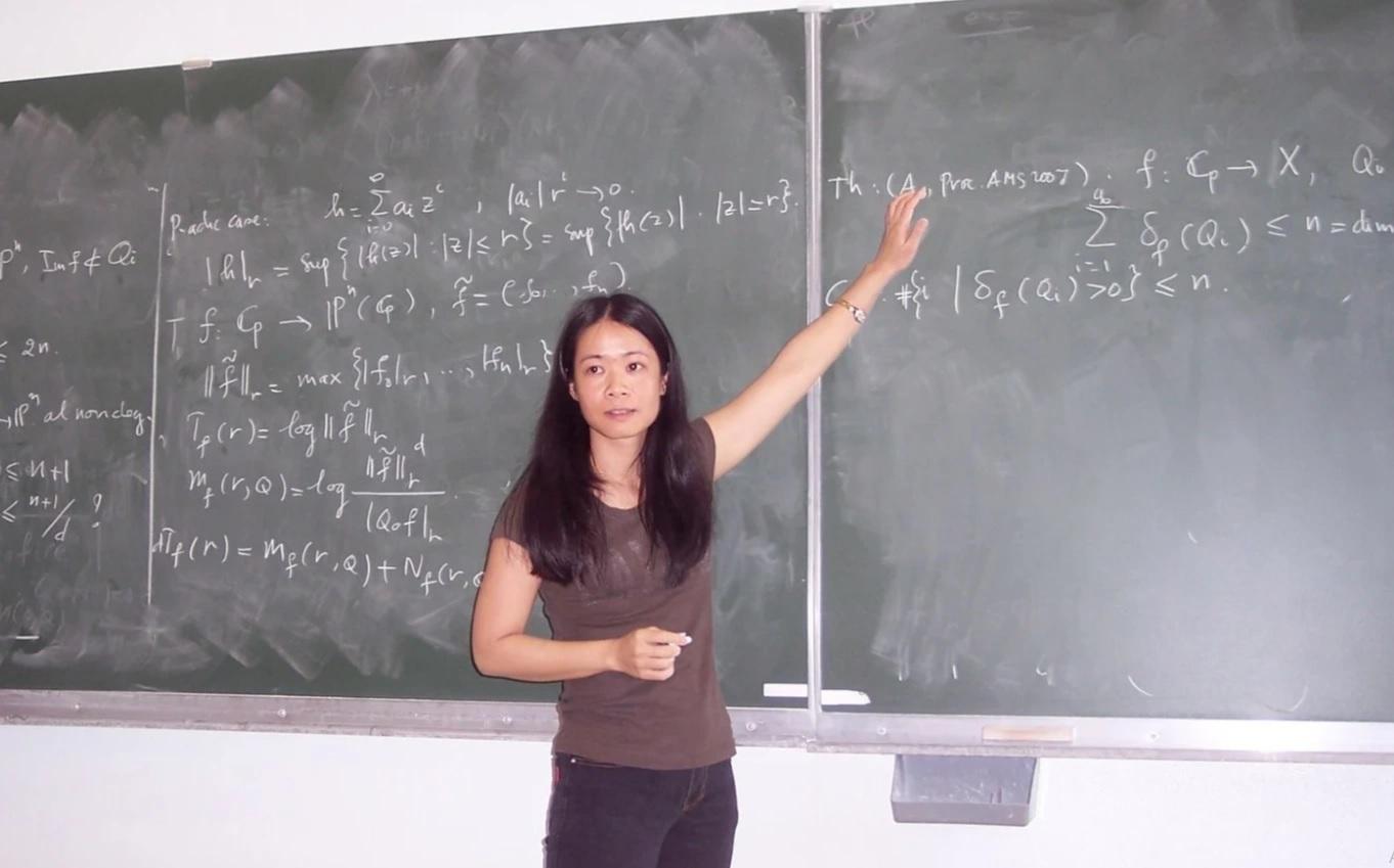 Nữ Giáo sư Toán học thứ 3 tại Việt Nam xuất thân từ 'đất học', từng tốt nghiệp thủ khoa