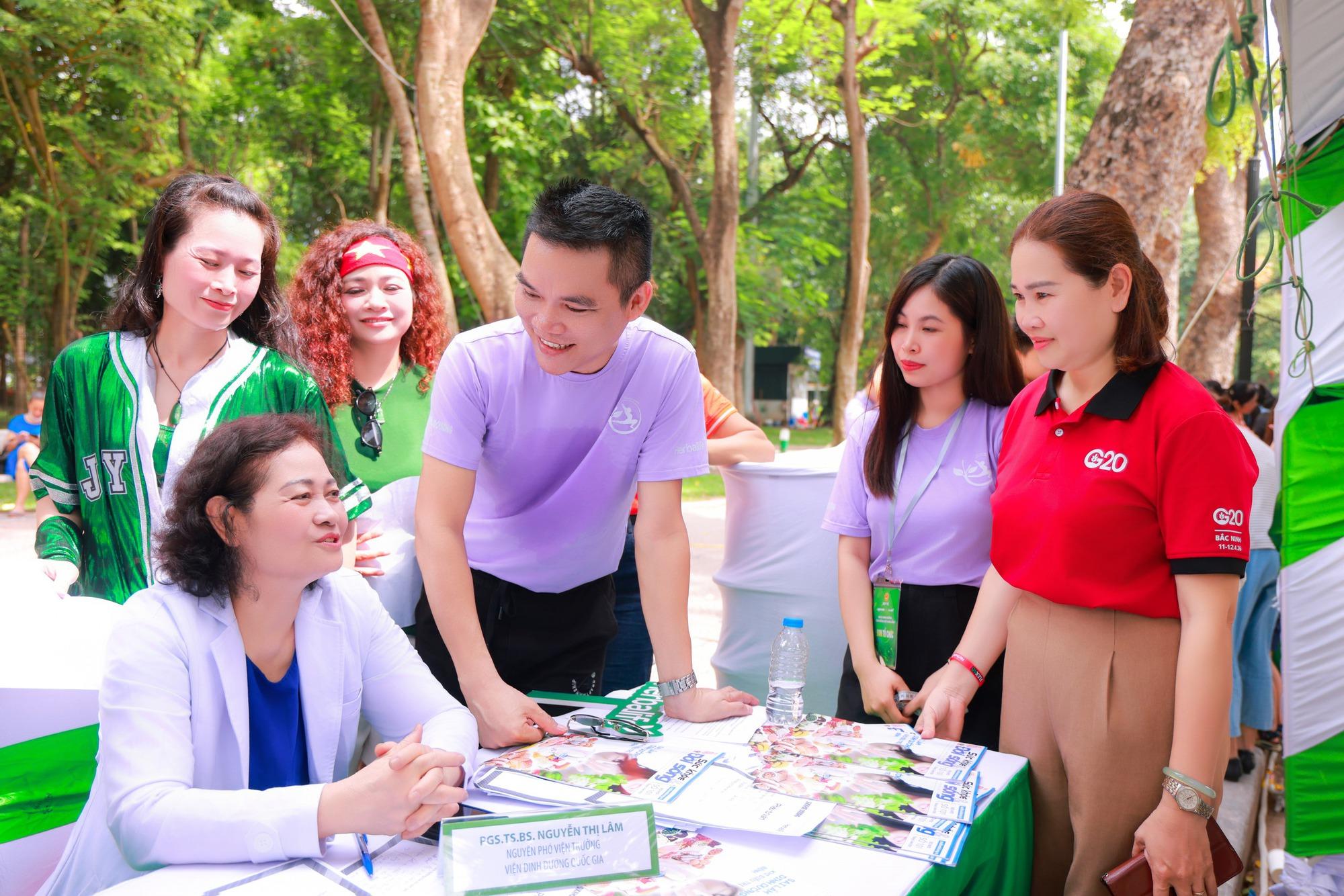 Từ cảnh báo của WHO đến sân chơi ‘Ngày Dinh dưỡng cộng đồng’: Herbalife Việt Nam tiếp sức người trẻ xóa bỏ tình trạng lười vận động Từ cảnh báo của WHO đến sân chơi ‘Ngày Dinh dưỡng cộng đồng’: Herbalife Việt Nam tiếp sức người trẻ xóa bỏ tình trạng lười vận động