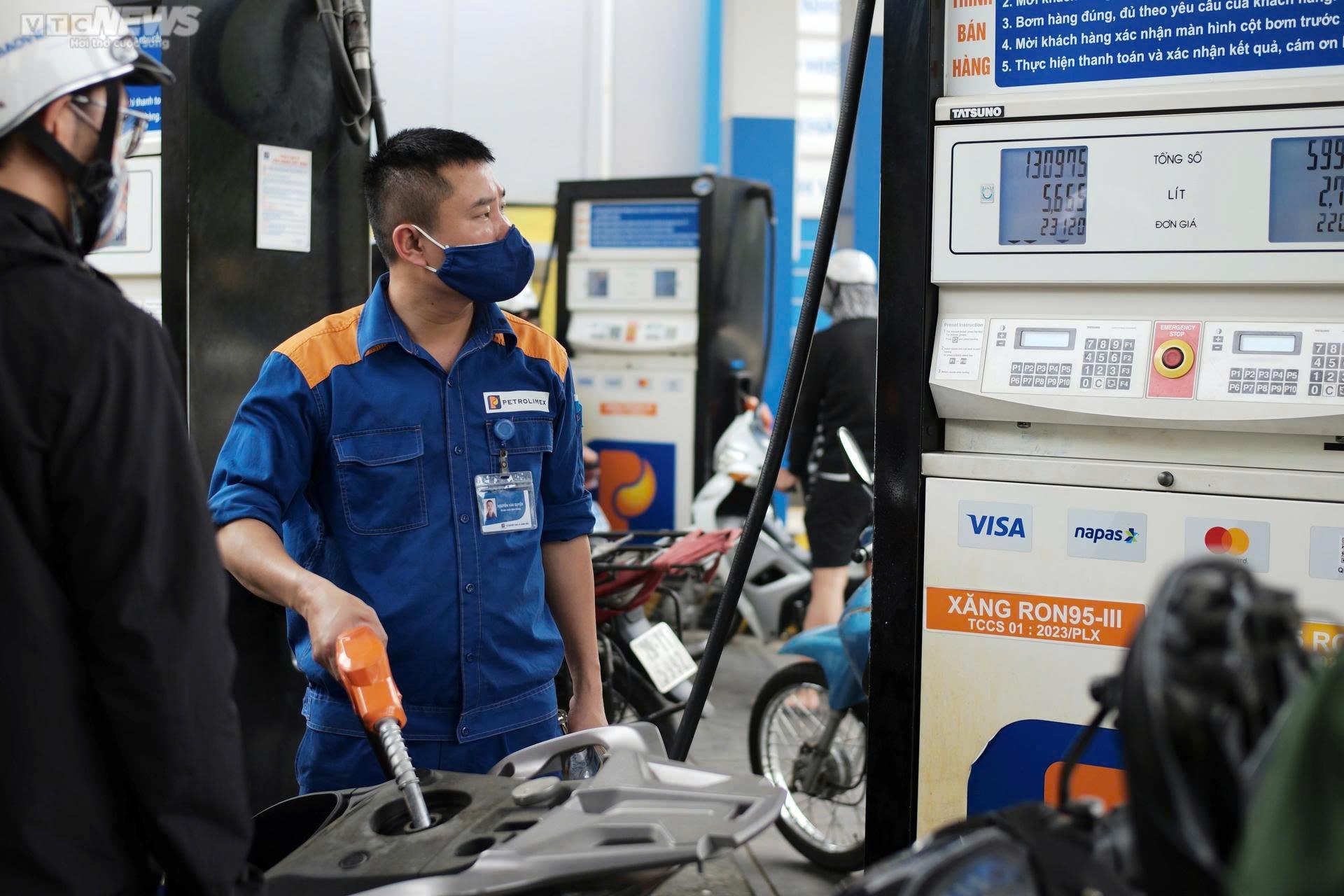 Chính phủ vừa có quyết định mới liên quan đến giá xăng, dầu, áp dụng đến hết năm 2026 Chính phủ vừa có quyết định mới liên quan đến giá xăng, dầu, áp dụng đến hết năm 2026