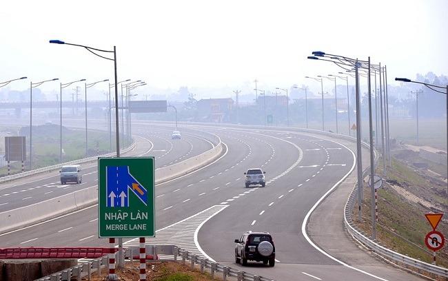 Nhiều tài xế vào cao tốc bỏ qua một thao tác nhỏ có thể bị phạt 6 triệu đồng và trừ 2 điểm bằng lái Nhiều tài xế vào cao tốc bỏ qua một thao tác nhỏ có thể bị phạt 6 triệu đồng và trừ 2 điểm bằng lái