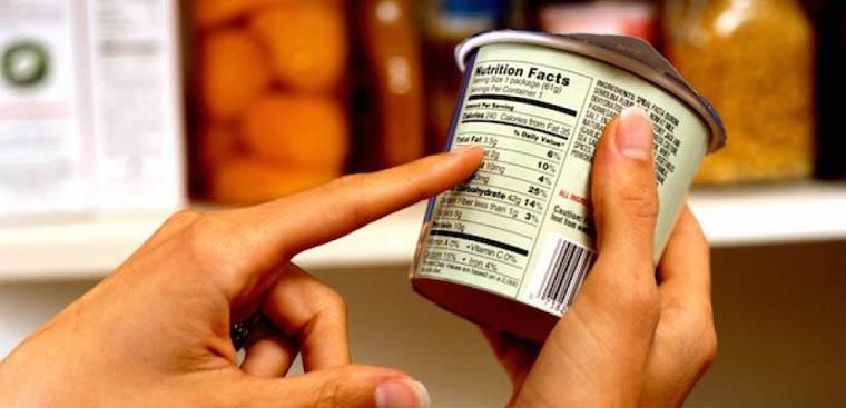 Đọc nhãn thực phẩm ngày Tết: "Lá chắn" bảo vệ gia đình trước ma trận đường, béo