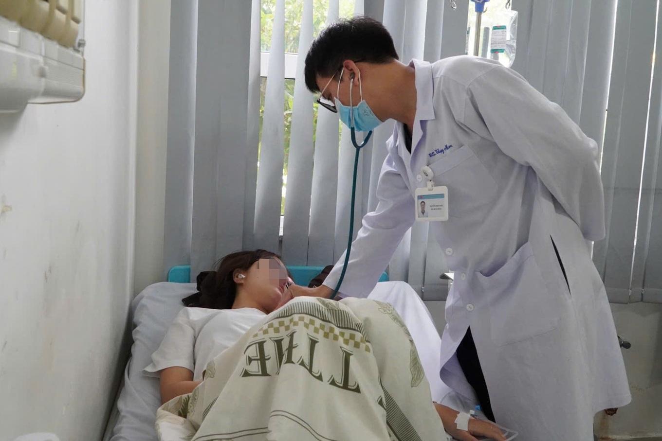 Cấp cứu 18 trường hợp nghi ngộ độc khí clo tại công viên nước