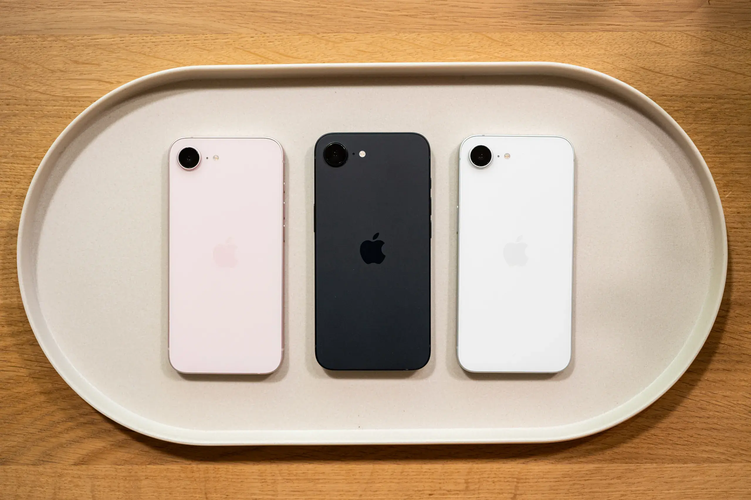 iPhone 17e giảm giá trước ngày mở bán, iPhone 15 ngược dòng tăng giá