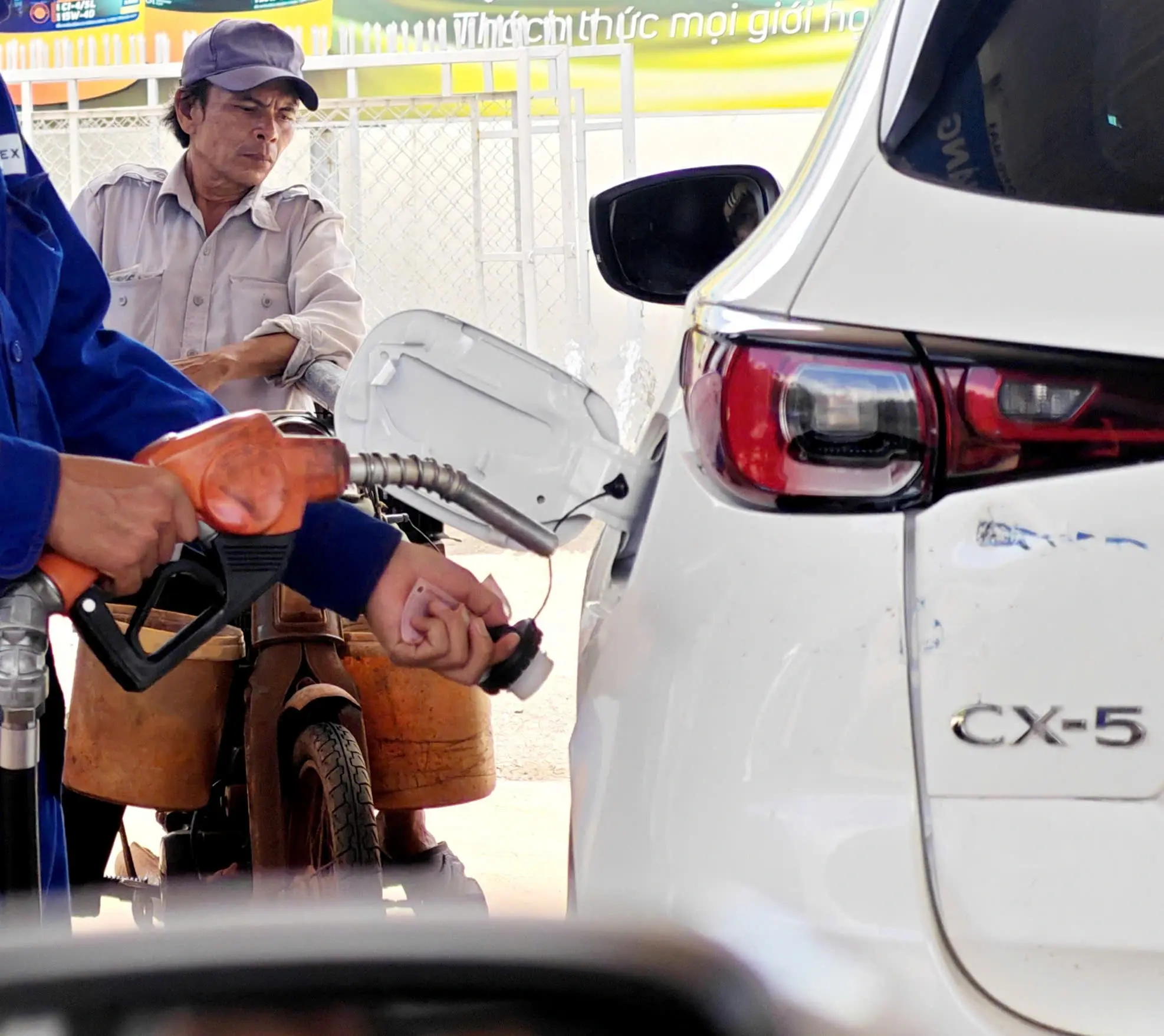 Giá xăng dầu đồng loạt tăng từ 15h ngày 5/2