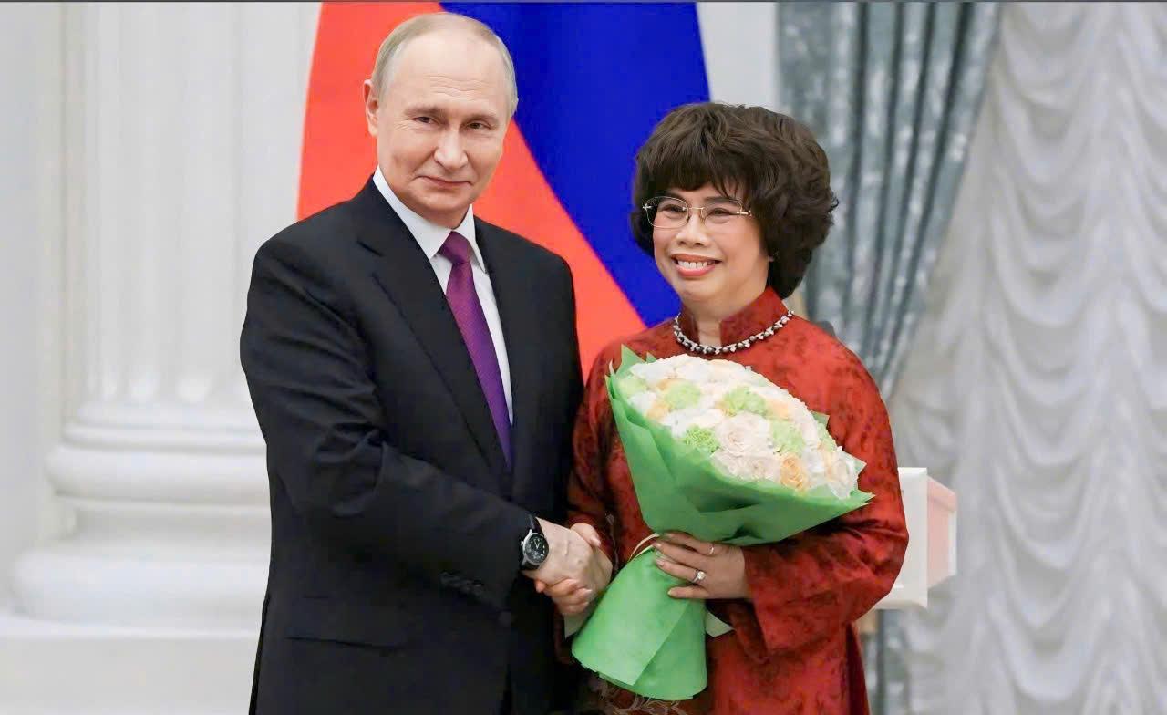 ahld-thai-huong-nhan-huan-chuong-huu-nghi-tu-tt-putin_1771057070.jpg