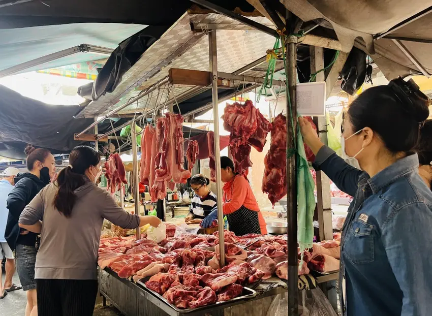 Giá thịt heo tăng mạnh, vì sao chợ truyền thống vẫn ảm đạm? Giá thịt heo tăng mạnh, vì sao chợ truyền thống vẫn ảm đạm?