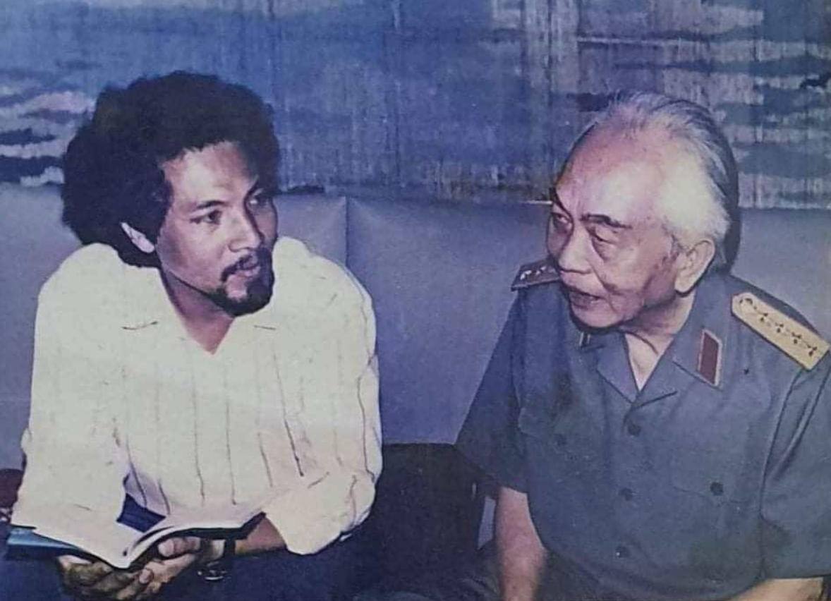 NSND là 'giọng đọc vàng' từng được trò chuyện với Đại tướng Võ Nguyên Giáp: Cha là nhà thơ nổi tiếng, từng giảng dạy Nguyên Hồng, Nam Cao