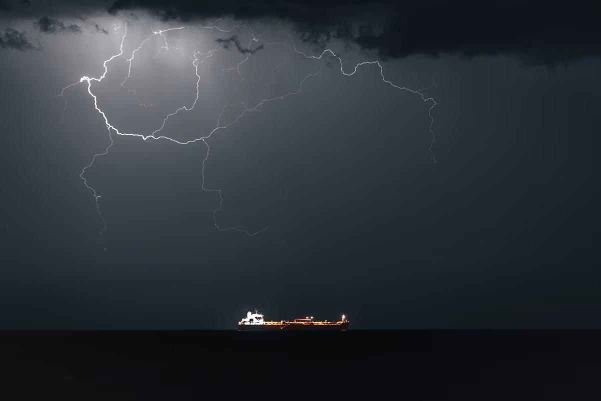 Mỹ rút khỏi Iran cũng không thể kéo giá xăng đi xuống?