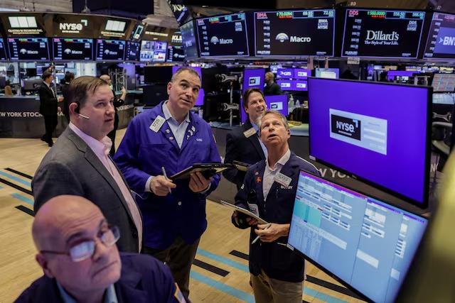 Dow Jones mất hơn 500 điểm, niềm lạc quan tan biến sau bài phát biểu của ông Trump