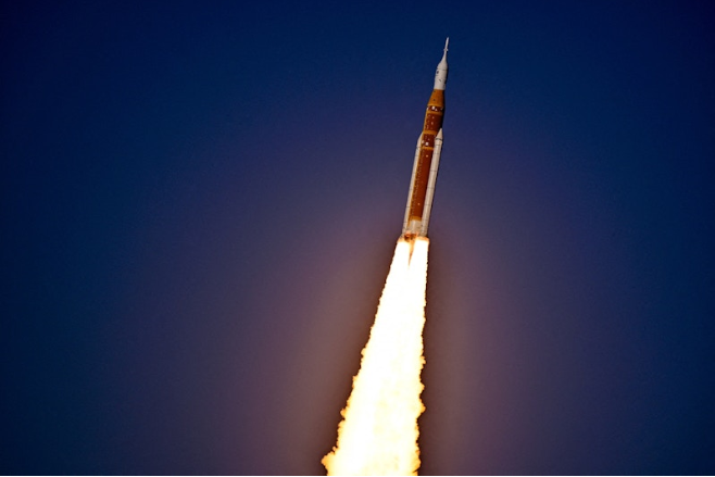 Lần đầu tiên kể từ 1972: NASA phóng thành công tàu vũ trụ đưa người lên Mặt Trăng, khắc phục sự cố bất ngờ