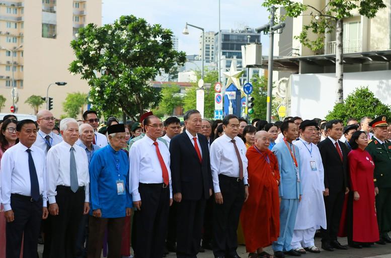 Tổng Bí thư, Chủ tịch nước Tô Lâm và lãnh đạo Đảng, Nhà nước dâng hoa tưởng nhớ Chủ tịch Hồ Chí Minh Tổng Bí thư, Chủ tịch nước Tô Lâm và lãnh đạo Đảng, Nhà nước dâng hoa tưởng nhớ Chủ tịch Hồ Chí Minh