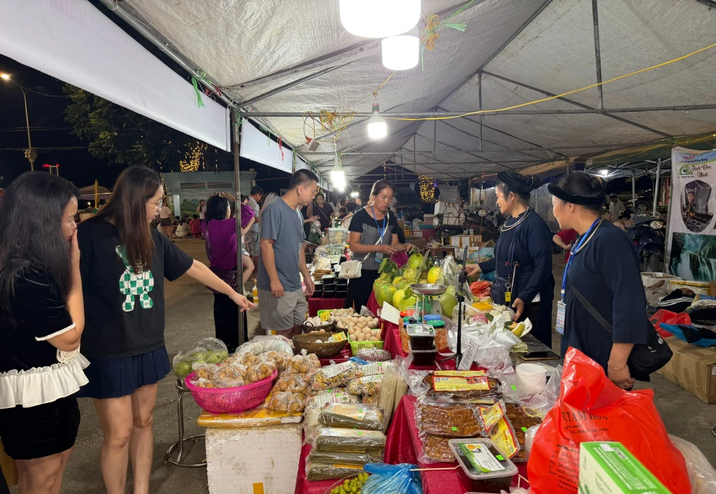 Đặc sản cao bằng hút khách dịp 2/9, giá cả vẫn ổn định Đặc sản cao bằng hút khách dịp 2/9, giá cả vẫn ổn định