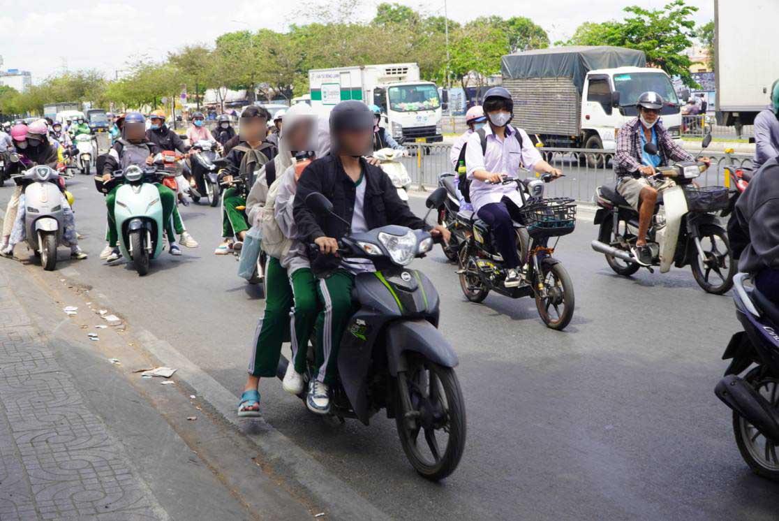 Có 4 trường hợp đi xe máy chở quá quy định nhưng không bị xử phạt Có 4 trường hợp đi xe máy chở quá quy định nhưng không bị xử phạt